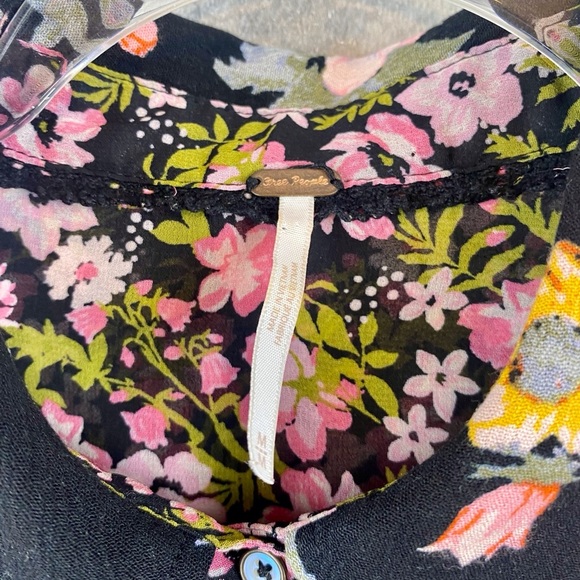 Free People Hold On To Me Floral Print Blouse in Black Combo Size Medium. - Picture 11 of 15